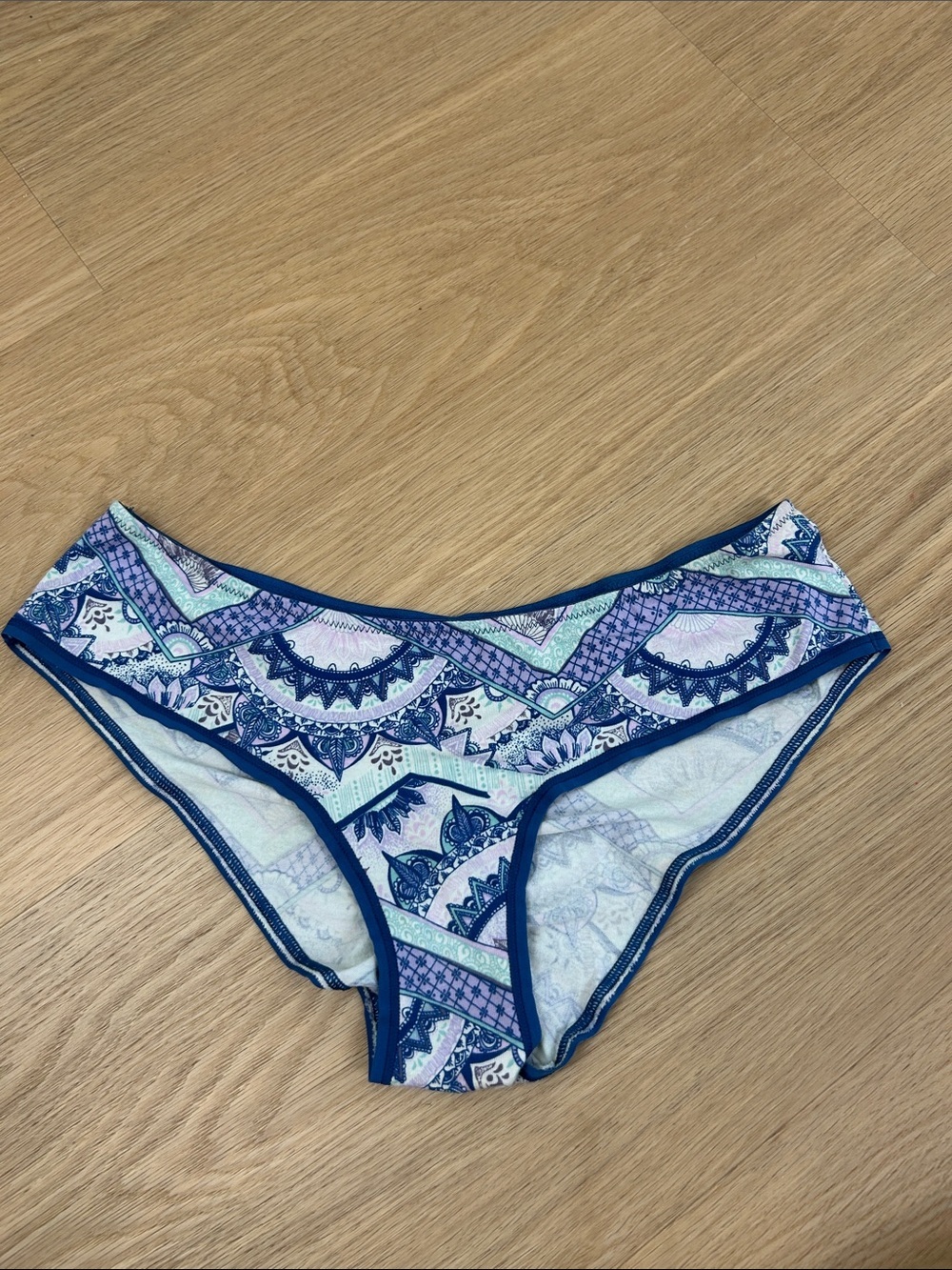 2015 Victoria’s Secret Low Rise Hiphugger Panty M